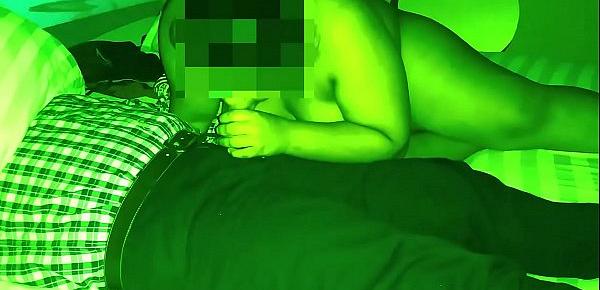  Engraving my wife to give oral sex to another man (Night Vision)